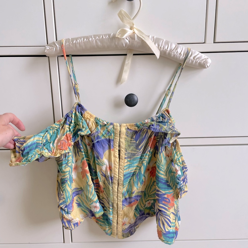 Cold-Shoulder Hawaiian Crop-Top